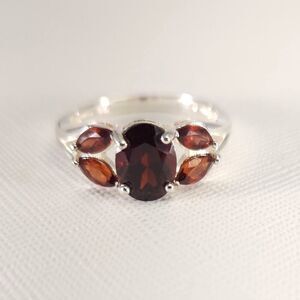 Stunning Garnet Ring 2 Carats tw Sterling Silver Size 6